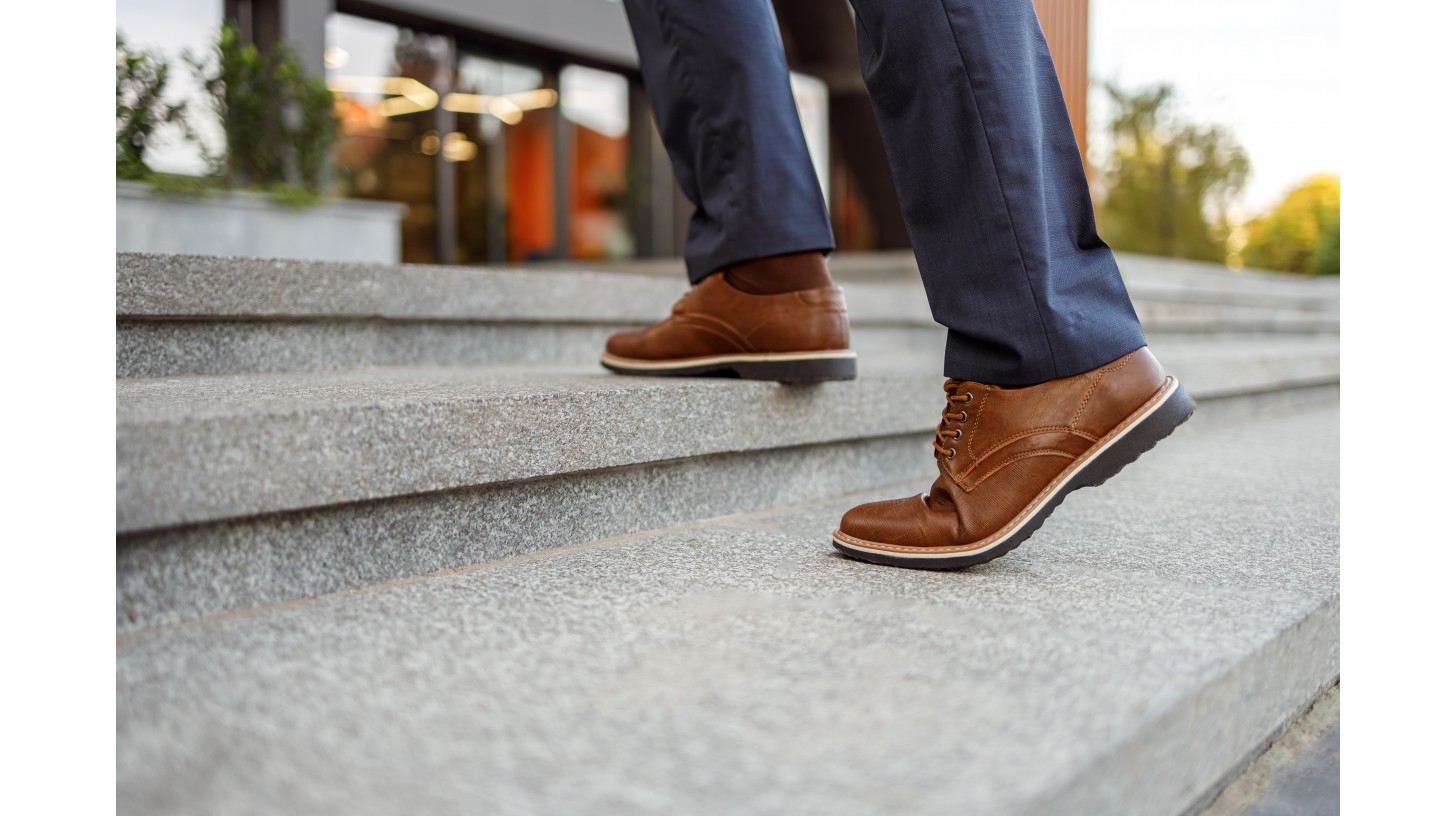 Comment assouplir vos chaussures en cuir : méthodes sûres pour gagner en confort sans abîmer le matériau