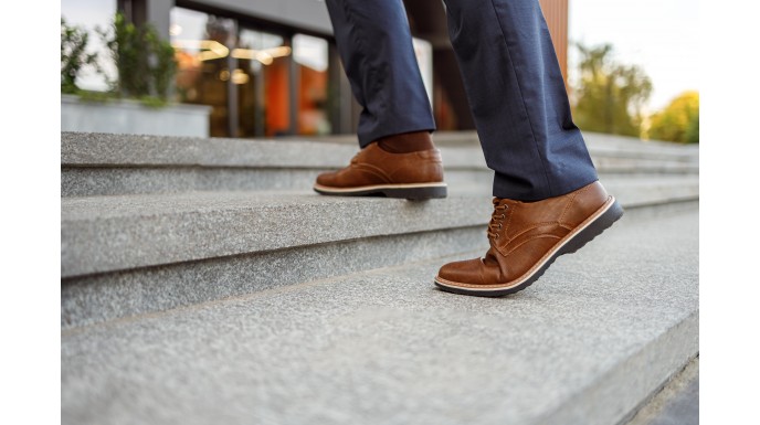 Comment assouplir vos chaussures en cuir : méthodes sûres pour gagner en confort sans abîmer le matériau